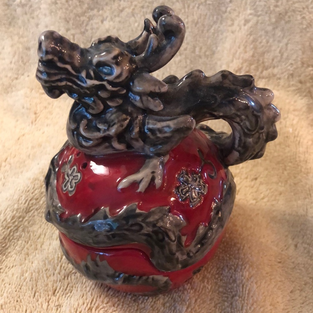 Blue Sky Clayworks Heather Goldminc 2012 Dragon/Vine Salt & Pepper 5”x5”
